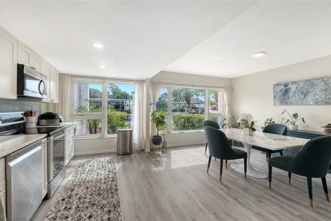 Copropriété à vendre à Sarasota, Floride: 2 chambres, 117.24 m2 № 2133360 - photo 7