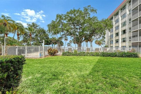 Copropriété à vendre à Sarasota, Floride: 2 chambres, 117.24 m2 № 2133360 - photo 23