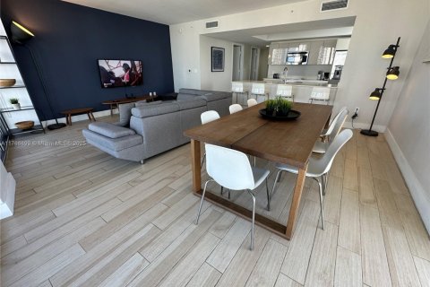 Condominio en venta en Hallandale Beach, Florida, 3 dormitorios, 146.51 m2 № 1959079 - foto 24