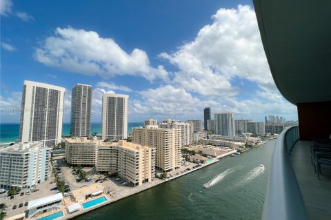 Condominio en venta en Hallandale Beach, Florida, 3 dormitorios, 146.51 m2 № 1959079 - foto 1