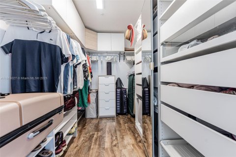 Купить кондоминиум в Майами, Флорида 1 спальня, 83.89м2, № 1889823 - фото 3