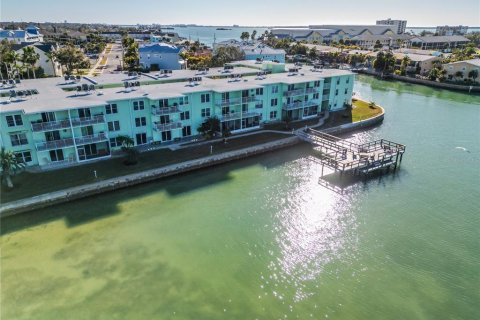 Condo in Dunedin, Florida, 2 bedrooms  № 2136602 - photo 22