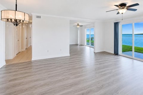 Condo in Dunedin, Florida, 2 bedrooms  № 2136602 - photo 8