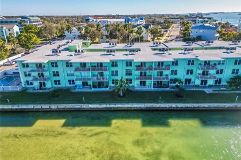 Condo in Dunedin, Florida, 2 bedrooms  № 2136602 - photo 21