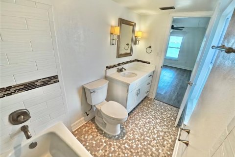 Condo in Dunedin, Florida, 2 bedrooms  № 2136602 - photo 12