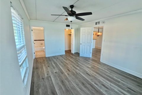 Condo in Dunedin, Florida, 2 bedrooms  № 2136602 - photo 15