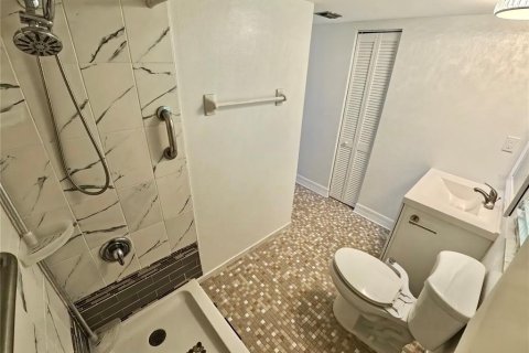 Condo in Dunedin, Florida, 2 bedrooms  № 2136602 - photo 16