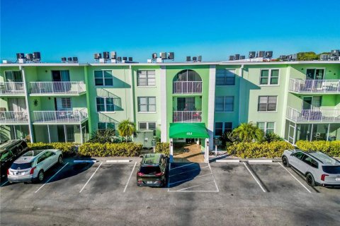 Condo in Dunedin, Florida, 2 bedrooms  № 2136602 - photo 17