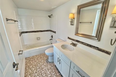 Condo in Dunedin, Florida, 2 bedrooms  № 2136602 - photo 13
