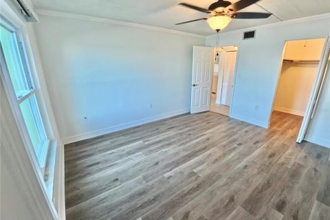 Condo in Dunedin, Florida, 2 bedrooms  № 2136602 - photo 14