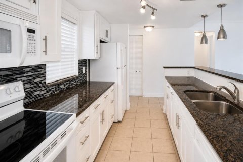 Condo in Dunedin, Florida, 2 bedrooms  № 2136602 - photo 4