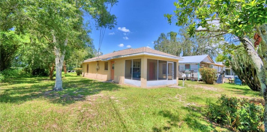 House in Lake Wales, Florida 3 bedrooms, 97.55 sq.m. № 1821126