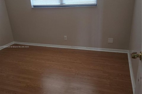 Condo in Oakland Park, Florida, 2 bedrooms  № 1944936 - photo 4