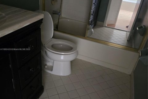 Condo in Oakland Park, Florida, 2 bedrooms  № 1944936 - photo 5