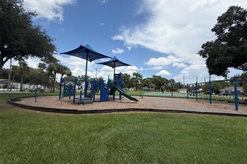 House in Plant City, Florida 3 bedrooms, 200.95 sq.m. № 2223730 - photo 19
