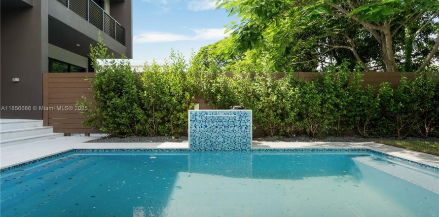 Touwnhouse à Miami, Floride 4 chambres, 246.19 m2 № 1878546