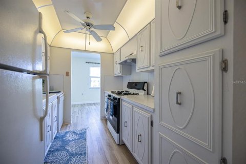 Condominio en alquiler en Saint Petersburg, Florida, 2 dormitorios, 93.83 m2 № 1837134 - foto 8