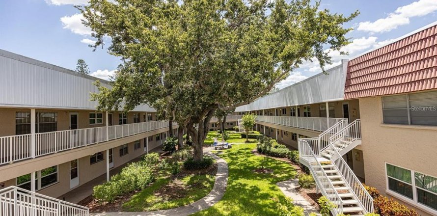 Condominio en Saint Petersburg, Florida, 2 dormitorios № 1837134