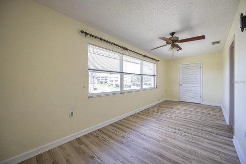 Condominio en alquiler en Saint Petersburg, Florida, 2 dormitorios, 93.83 m2 № 1837134 - foto 15