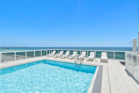 Condo in Sunny Isles Beach, Florida, 2 bedrooms № 2260493 - photo 2