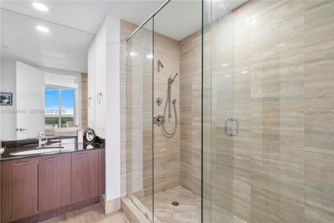 Condo in Sunny Isles Beach, Florida, 2 bedrooms № 2260493 - photo 27