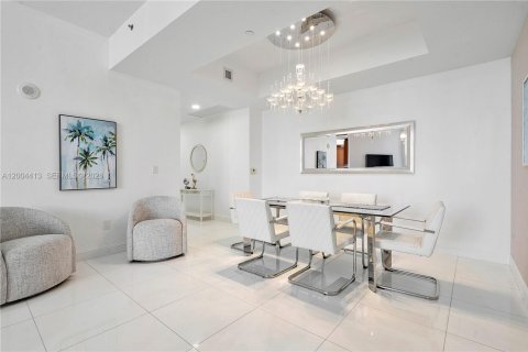 Condo in Sunny Isles Beach, Florida, 2 bedrooms № 2260493 - photo 7