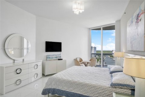 Condo in Sunny Isles Beach, Florida, 2 bedrooms № 2260493 - photo 21