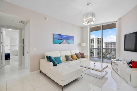 Condo in Sunny Isles Beach, Florida, 2 bedrooms № 2260493 - photo 12
