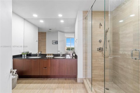 Condo in Sunny Isles Beach, Florida, 2 bedrooms № 2260493 - photo 26