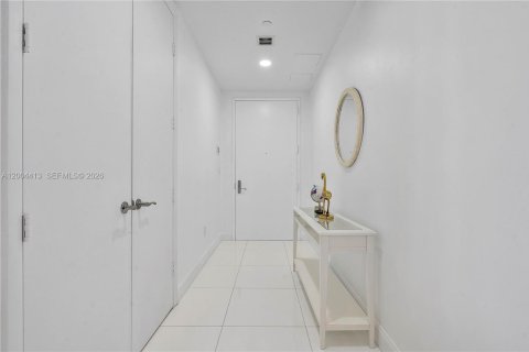 Condo in Sunny Isles Beach, Florida, 2 bedrooms № 2260493 - photo 4