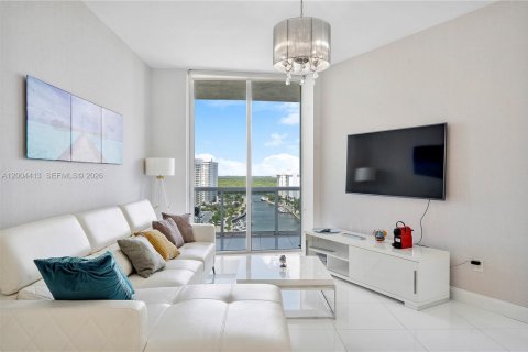 Condo in Sunny Isles Beach, Florida, 2 bedrooms № 2260493 - photo 11