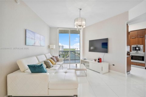Condo in Sunny Isles Beach, Florida, 2 bedrooms № 2260493 - photo 10