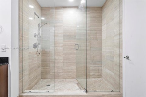 Condo in Sunny Isles Beach, Florida, 2 bedrooms № 2260493 - photo 29