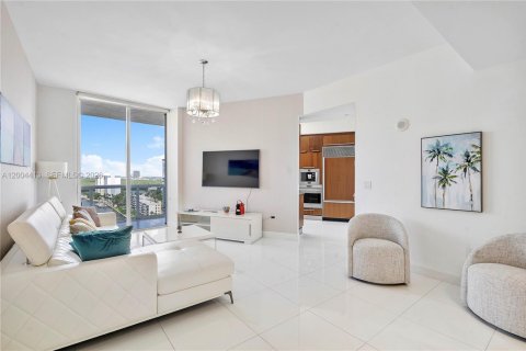 Condo in Sunny Isles Beach, Florida, 2 bedrooms № 2260493 - photo 9