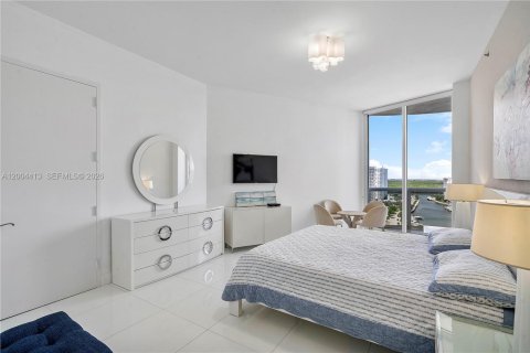 Condo in Sunny Isles Beach, Florida, 2 bedrooms № 2260493 - photo 20