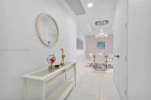 Condo in Sunny Isles Beach, Florida, 2 bedrooms № 2260493 - photo 3