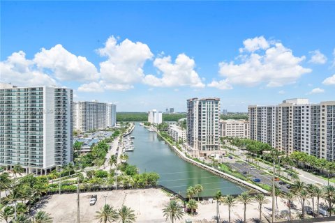 Condo in Sunny Isles Beach, Florida, 2 bedrooms № 2260493