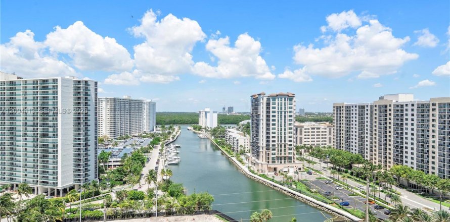 Condo in Sunny Isles Beach, Florida, 2 bedrooms № 2260493