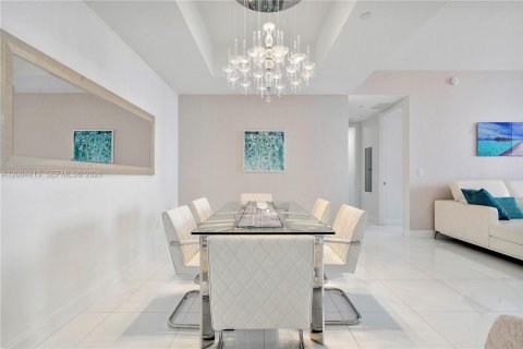Condo in Sunny Isles Beach, Florida, 2 bedrooms № 2260493 - photo 6