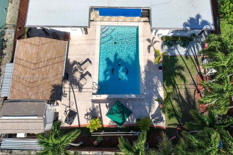 Casa en venta en Cutler Bay, Florida, 4 dormitorios, 159.79 m2 № 1937038 - foto 3