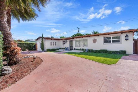 Casa en venta en Cutler Bay, Florida, 4 dormitorios, 159.79 m2 № 1937038 - foto 1
