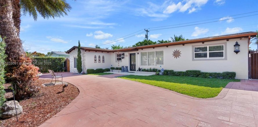 House in Cutler Bay, Florida 4 bedrooms, 159.79 sq.m. № 1937038