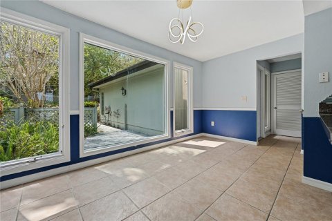 Condo in Apopka, Florida, 2 bedrooms № 2110975 - photo 13