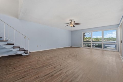 Condo in Apopka, Florida, 2 bedrooms № 2110975 - photo 8