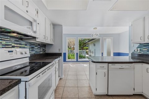 Condo in Apopka, Florida, 2 bedrooms № 2110975 - photo 12