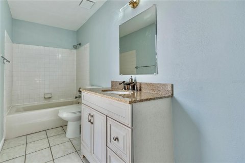 Condo in Apopka, Florida, 2 bedrooms № 2110975 - photo 17