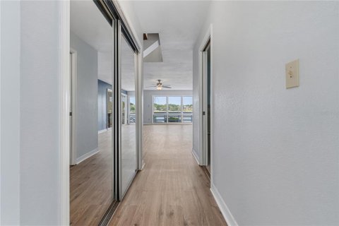 Condo in Apopka, Florida, 2 bedrooms № 2110975 - photo 14