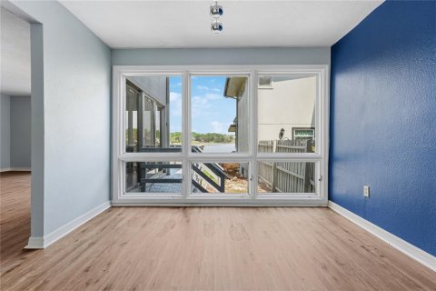Condo in Apopka, Florida, 2 bedrooms № 2110975 - photo 10