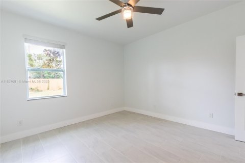 House in Lake Placid, Florida 3 bedrooms, 108.7 sq.m. № 1823724 - photo 21