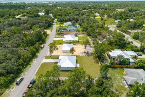 House in Lake Placid, Florida 3 bedrooms, 108.7 sq.m. № 1823724 - photo 4